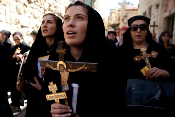 المسيحيون الارثوذكس يحيون جمعة الآلام قبل قيامة المسيح صورة رقم 8