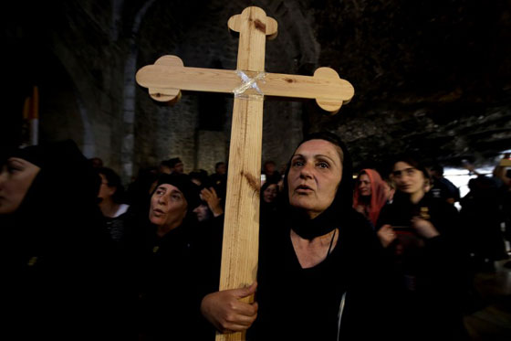 المسيحيون الارثوذكس يحيون جمعة الآلام قبل قيامة المسيح صورة رقم 10