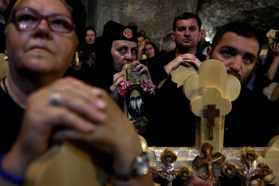 المسيحيون الارثوذكس يحيون جمعة الآلام قبل قيامة المسيح صورة رقم 11