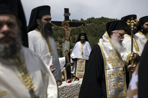 المسيحيون الارثوذكس يحيون جمعة الآلام قبل قيامة المسيح صورة رقم 34