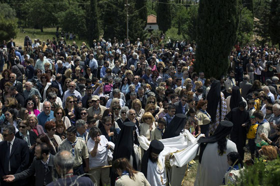 المسيحيون الارثوذكس يحيون جمعة الآلام قبل قيامة المسيح صورة رقم 35