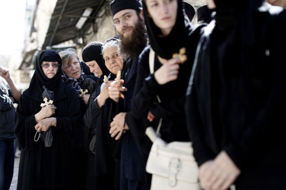 المسيحيون الارثوذكس يحيون جمعة الآلام قبل قيامة المسيح صورة رقم 14