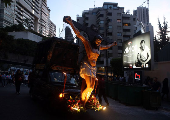 المسيحيون الارثوذكس يحيون جمعة الآلام قبل قيامة المسيح صورة رقم 32