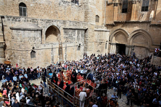 المسيحيون الارثوذكس يحيون جمعة الآلام قبل قيامة المسيح صورة رقم 1