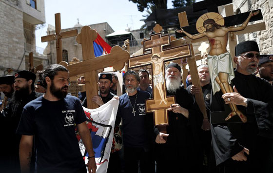 المسيحيون الارثوذكس يحيون جمعة الآلام قبل قيامة المسيح صورة رقم 26