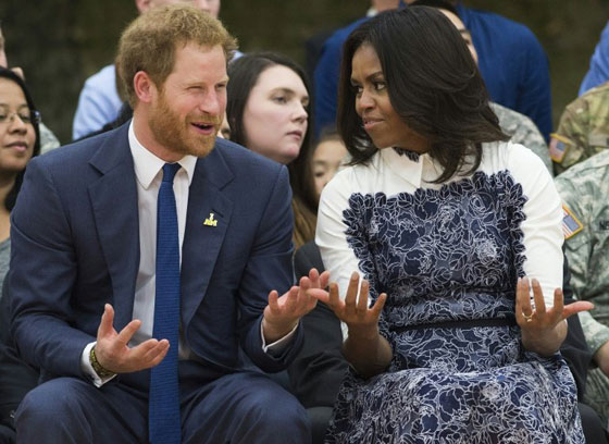 الملكة اليزابيث تشمئز من حديث اوباما وزوجته في فيديو ساخر صورة رقم 6