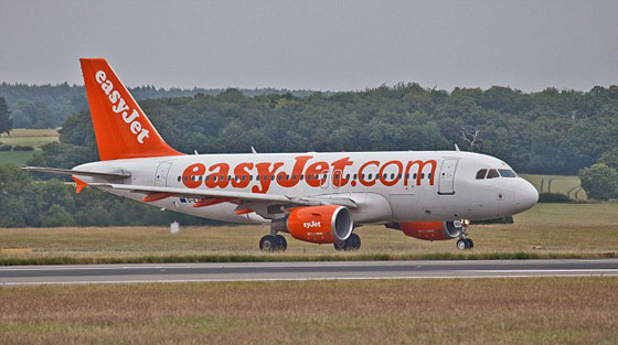  امرأة مخمورة ادعت انها انتحارية فطردت مع صديقتها من الطائرة صورة رقم 2