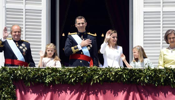 انا غنية وبحب الهدية.. ملوك لديهم كل  شيء ويرحبون بالهدايا صورة رقم 1