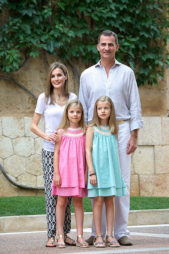 انا غنية وبحب الهدية.. ملوك لديهم كل  شيء ويرحبون بالهدايا صورة رقم 4