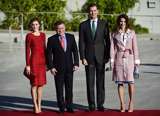 انا غنية وبحب الهدية.. ملوك لديهم كل  شيء ويرحبون بالهدايا صورة رقم 2