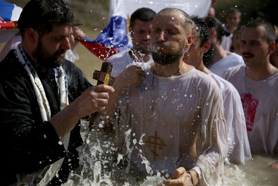 العالم المسيحي الشرقي يحتفل بالفصح المجيد.. كل عام وانتم بخير صورة رقم 16