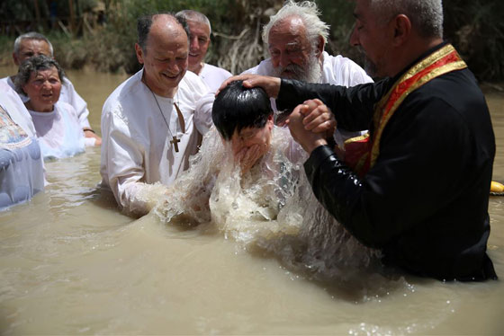 العالم المسيحي الشرقي يحتفل بالفصح المجيد.. كل عام وانتم بخير صورة رقم 17