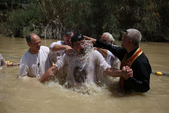العالم المسيحي الشرقي يحتفل بالفصح المجيد.. كل عام وانتم بخير صورة رقم 13