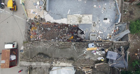 فنزويلا: نتشال مسن من تحت الانقاض بعد 13 يوما من الزلزال!! صورة رقم 9