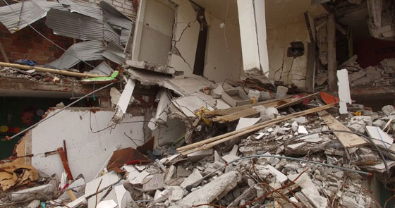 فنزويلا: نتشال مسن من تحت الانقاض بعد 13 يوما من الزلزال!! صورة رقم 13