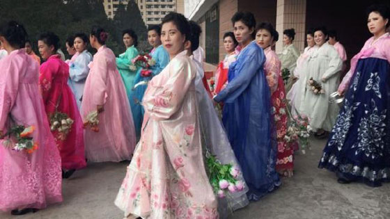 الجيش الكوري يرفه عن قادته بكتائب المتعة.. مقتادا اياها بالقوة صورة رقم 2