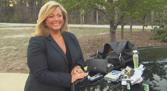 خبر مفرح.. حقيبة تعود الى صاحبتها بعد اختفائها 14 عاما في القمامة صورة رقم 1