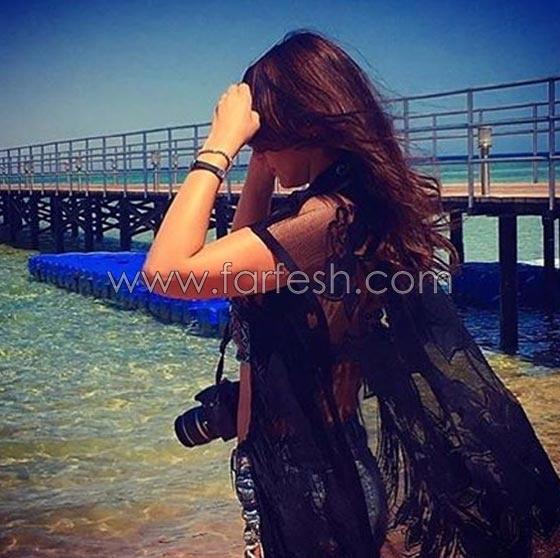 صور درة على البحر بملابس جريئة (هوت شورت وبطن مكشوف) تفاجئ جمهورها! صورة رقم 1