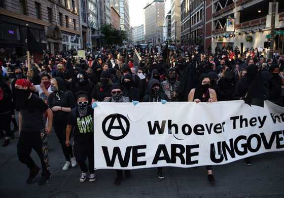 اعمال عنف في سياتل الامريكية خلال مظاهرات يوم العمال صورة رقم 5