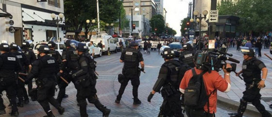 اعمال عنف في سياتل الامريكية خلال مظاهرات يوم العمال صورة رقم 6