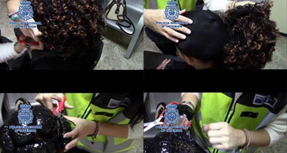 حيل جهنمية يستخدمها المهربون لتمرير الممنوعات عبر المنافذ الحدودية صورة رقم 8