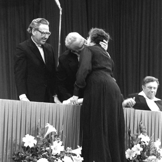 صور رابين متنكرا وسفاح دير ياسين مع زوجته في الأقصر بمصر صورة رقم 2 صور رابين متنكرا وسفاح دير ياسين مع زوجته في الأقصر بمصر صورة رقم 2