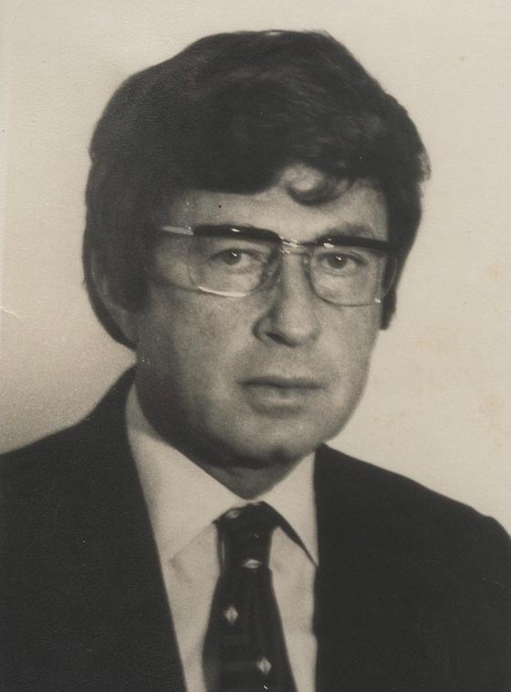 صور رابين متنكرا وسفاح دير ياسين مع زوجته في الأقصر بمصر صورة رقم 1 صور رابين متنكرا وسفاح دير ياسين مع زوجته في الأقصر بمصر صورة رقم 1