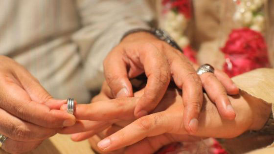 إماراتي لديه 17 بنتا يزوجهن بفنجان قهوة مع التمر صورة رقم 4