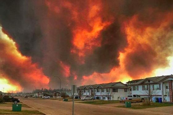 حريق ضخم يشوش حياة ستين الف كندي.. ويبعدهم عن بيوتهم صورة رقم 4