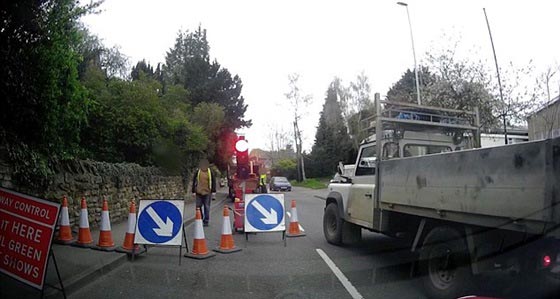 شاهد كيف تسبب غباء سائق في توقف حركة المرور صورة رقم 4