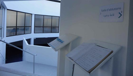 صلاة اعضاء  ناد فرنسي تتسبب له بمضايقة عنصرية!! صورة رقم 12