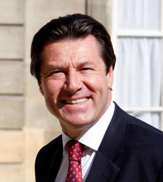 صلاة اعضاء  ناد فرنسي تتسبب له بمضايقة عنصرية!! صورة رقم 3