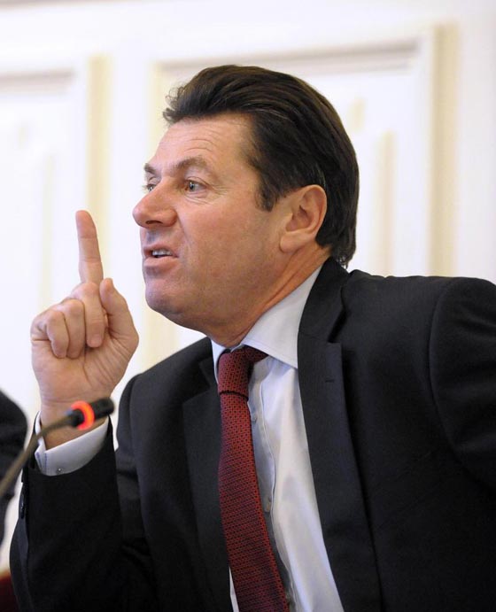 صلاة اعضاء  ناد فرنسي تتسبب له بمضايقة عنصرية!! صورة رقم 6