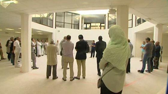 صلاة اعضاء  ناد فرنسي تتسبب له بمضايقة عنصرية!! صورة رقم 9