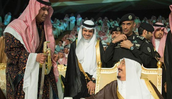 لماذا بكى الملك سلمان في حفل تخرج ابنه وماذا قال؟ صورة رقم 4