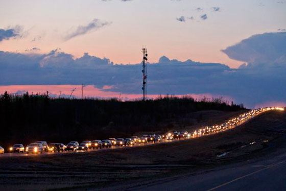 الحرائق تتسبب باعلان الطوارئ في البرتا بعد اخلاء مدينة كندية كاملة صورة رقم 7