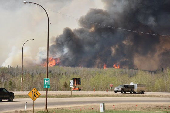 الحرائق تتسبب باعلان الطوارئ في البرتا بعد اخلاء مدينة كندية كاملة صورة رقم 10