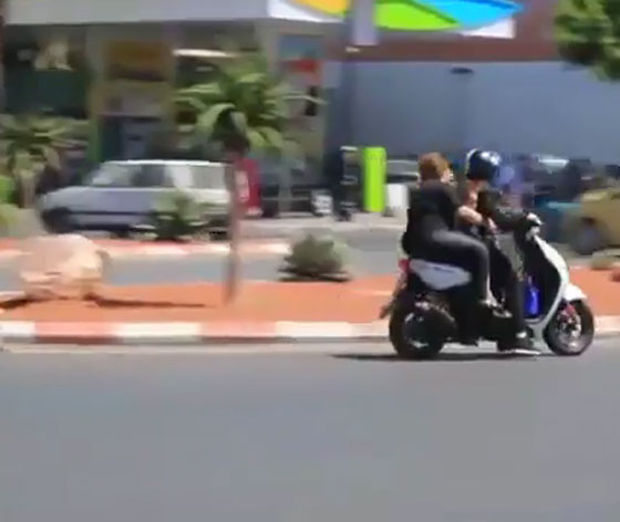 نساء مراكش يكثرن من استخدام الدراجات النارية.. لهذا السبب صورة رقم 1