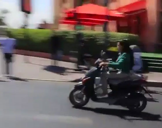 نساء مراكش يكثرن من استخدام الدراجات النارية.. لهذا السبب صورة رقم 3