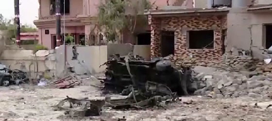  جثث مقاتلي داعش تملأ شوارع الموصل بعد غارات عنيفة لطيران التحالف صورة رقم 3