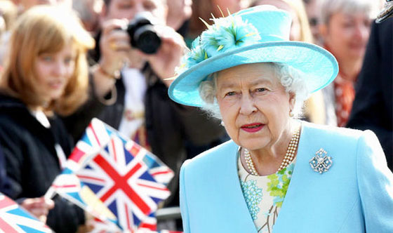 مصرع مصممة قبعات الملكة اليزابيث في حادث مرور صورة رقم 9