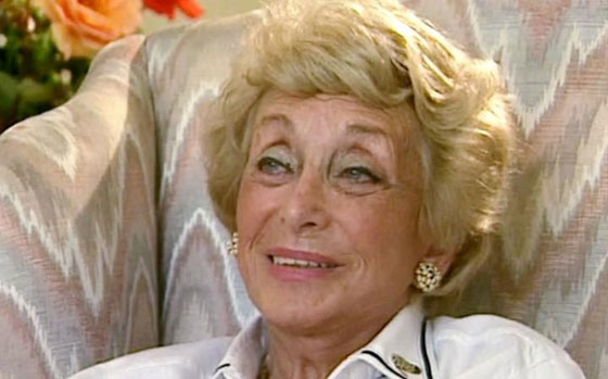 مصرع مصممة قبعات الملكة اليزابيث في حادث مرور صورة رقم 1