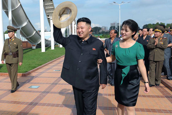 مؤتمر سياسي نادر لترقية المسؤولة عن تسريحة وازياء الزعيم الكوري صورة رقم 7