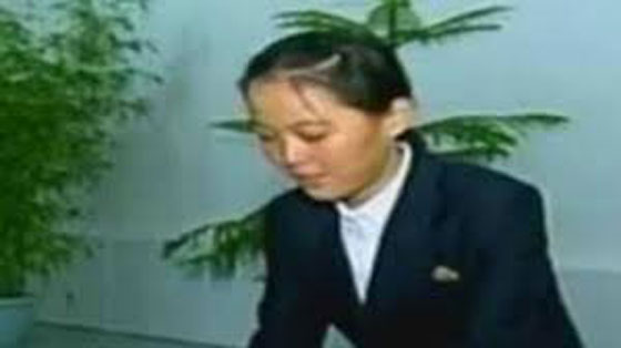 مؤتمر سياسي نادر لترقية المسؤولة عن تسريحة وازياء الزعيم الكوري صورة رقم 9