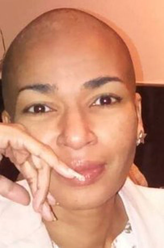 صورة بالف كلمة.. امرأة في مواجهة مسيرة النازيين الجدد صورة رقم 9