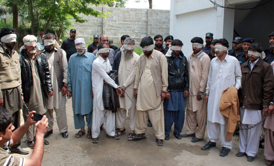 اعدام فتاة باكستانية حرقا لانها حرضت صديقتها على الهرب مع حبيبها صورة رقم 1 اعدام فتاة باكستانية حرقا لانها حرضت صديقتها على الهرب مع حبيبها صورة رقم 1