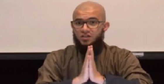 داعية اسلامي يجهل شكل الملائكة والشياطين ويحرمهما على واتس اب صورة رقم 1