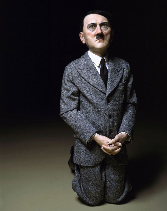 بيع تمثال يجسد هتلر وهو يصلي بسعر فاق كل التوقعات صورة رقم 3