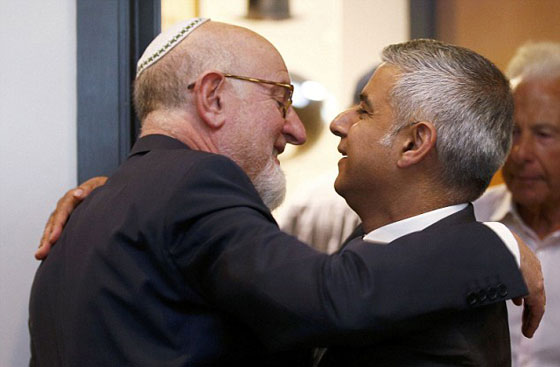 عمدة لندن المسلم يشارك في ذكرى المحرقة اليهودية الهولوكوست صورة رقم 2