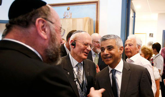 عمدة لندن المسلم يشارك في ذكرى المحرقة اليهودية الهولوكوست صورة رقم 3